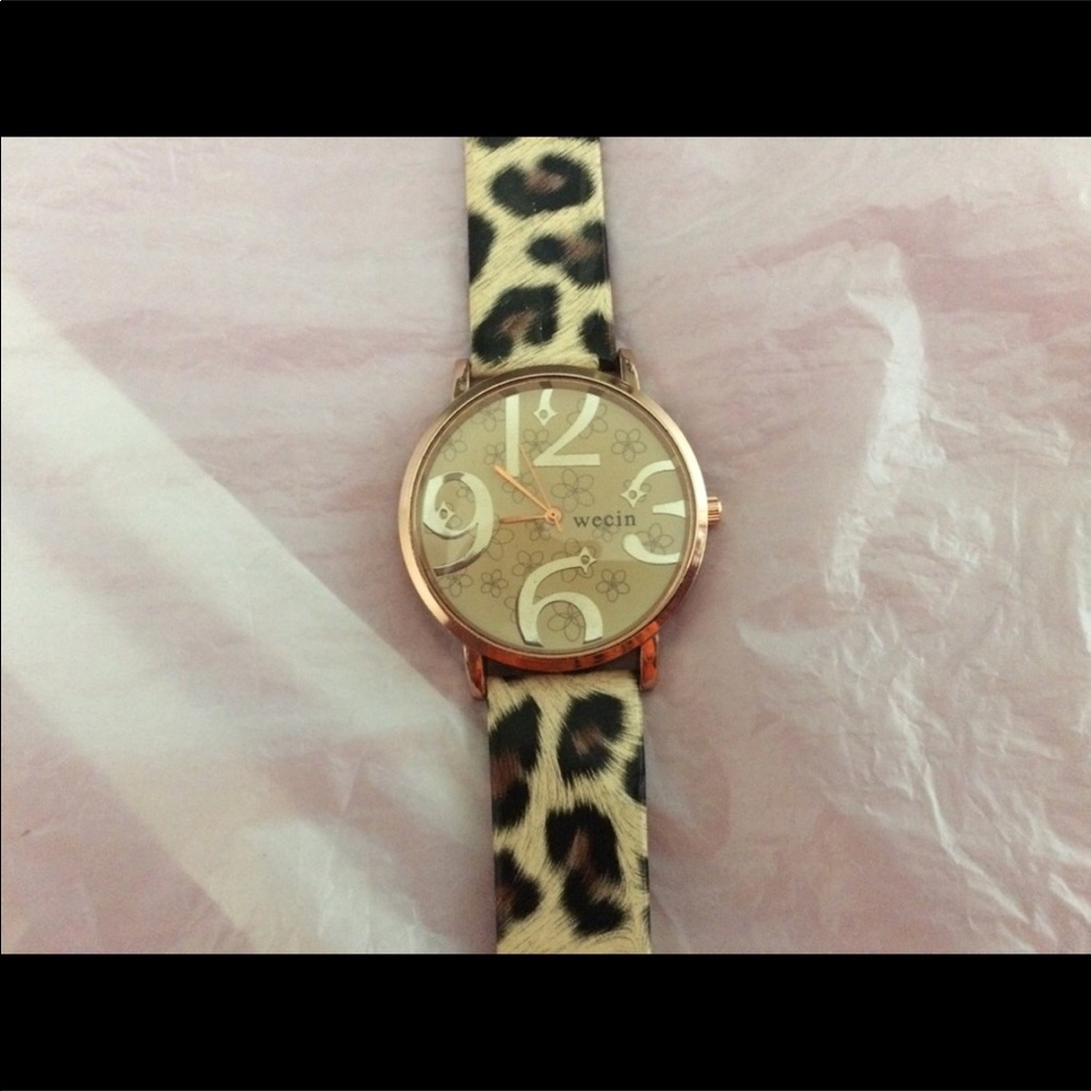 Leopard Quartz Analog Watch